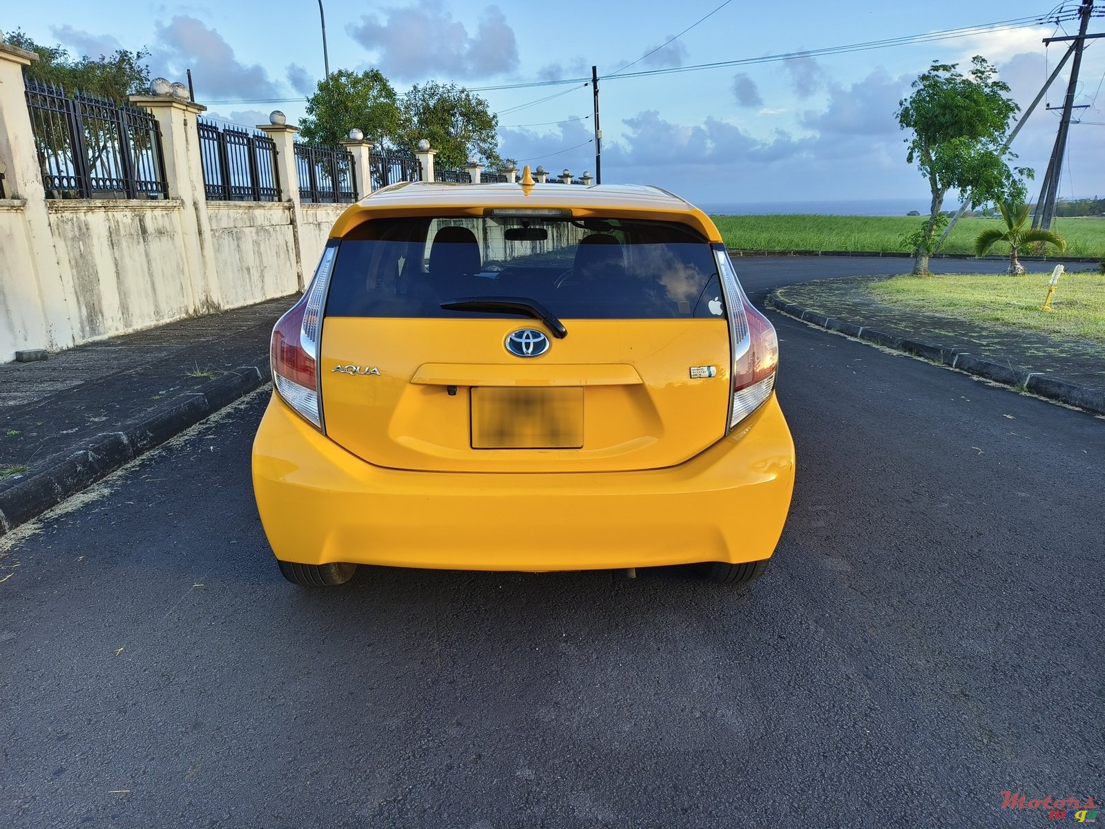 2015' Toyota Aqua photo #3