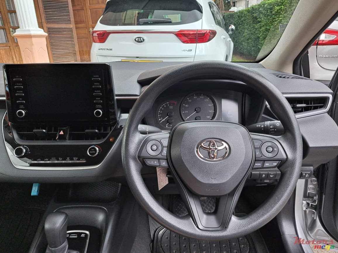 2021' Toyota Corolla Touring photo #5