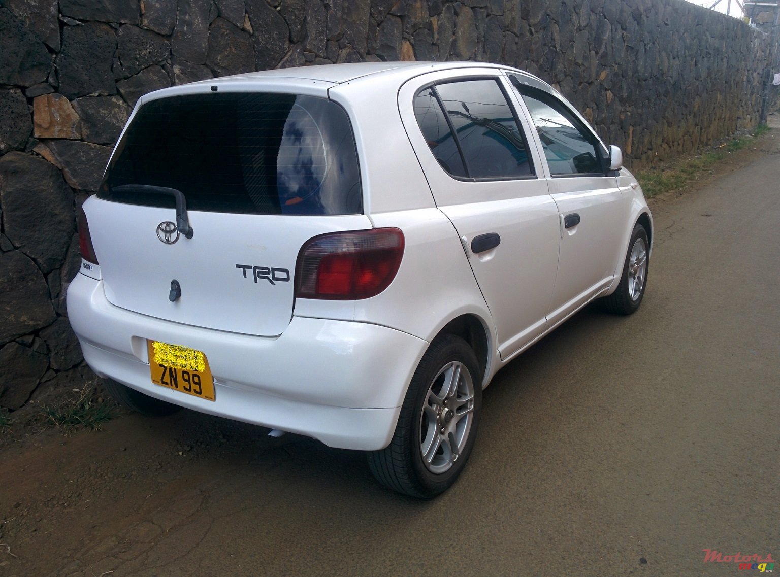 1999' Toyota Vitz photo #1