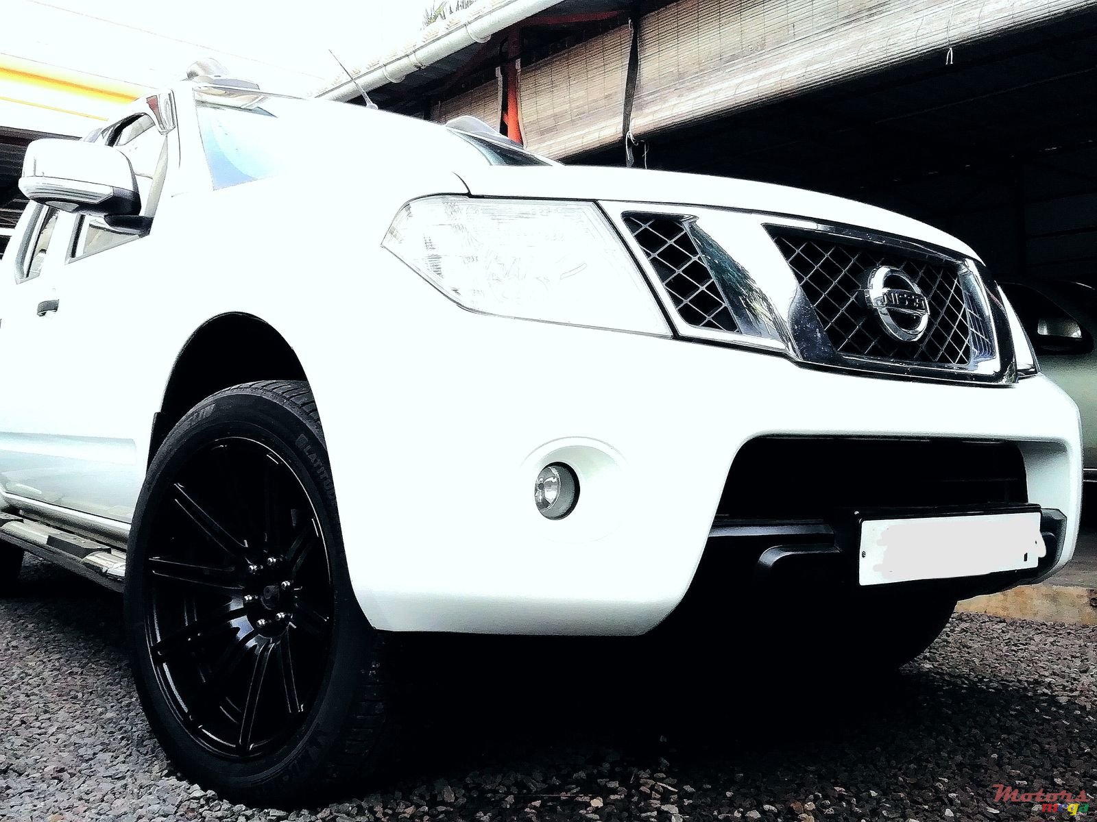 2011' Nissan Navara photo #4