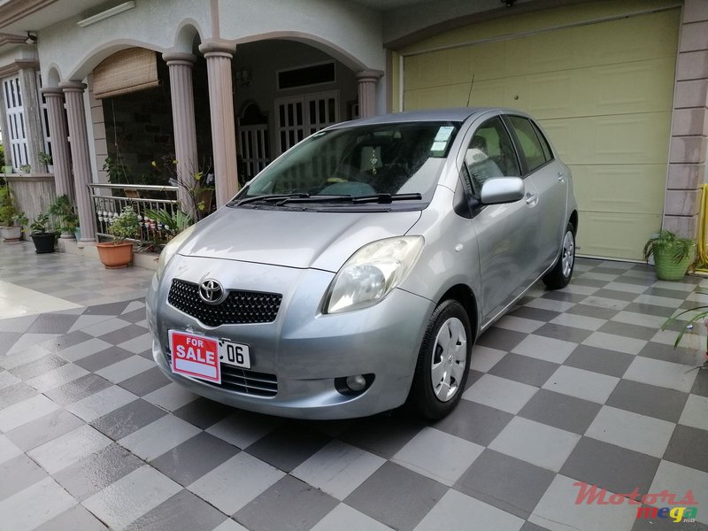 2006' Toyota Vitz photo #6