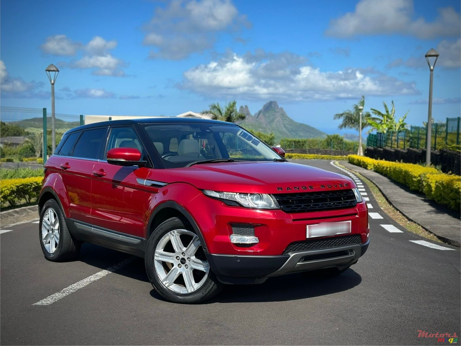2012' Land Rover Range Rover Evoque photo #1