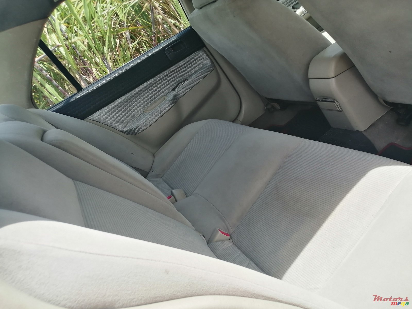 2004' Mitsubishi Lancer photo #6