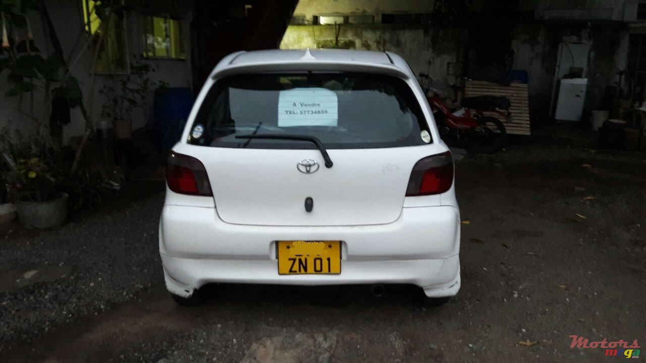 2001' Toyota Vitz photo #1