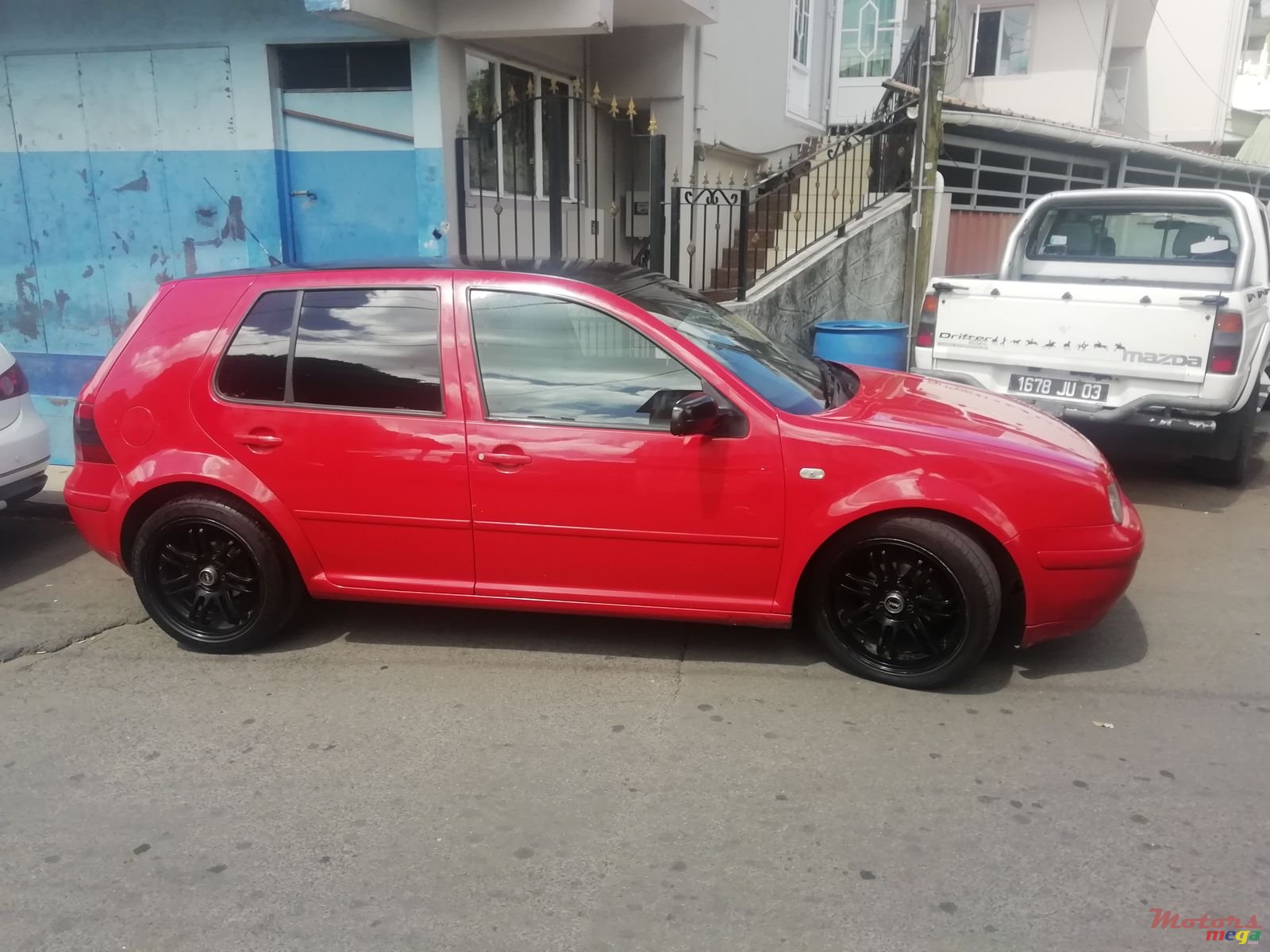 2001' Volkswagen Golf photo #1