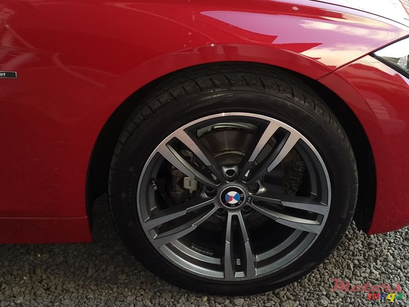 2014' BMW 3 Series 320i EfficientDynamics Edition photo #4