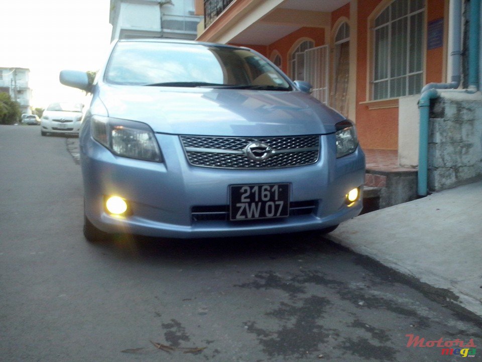 2007' Toyota Corolla photo #1