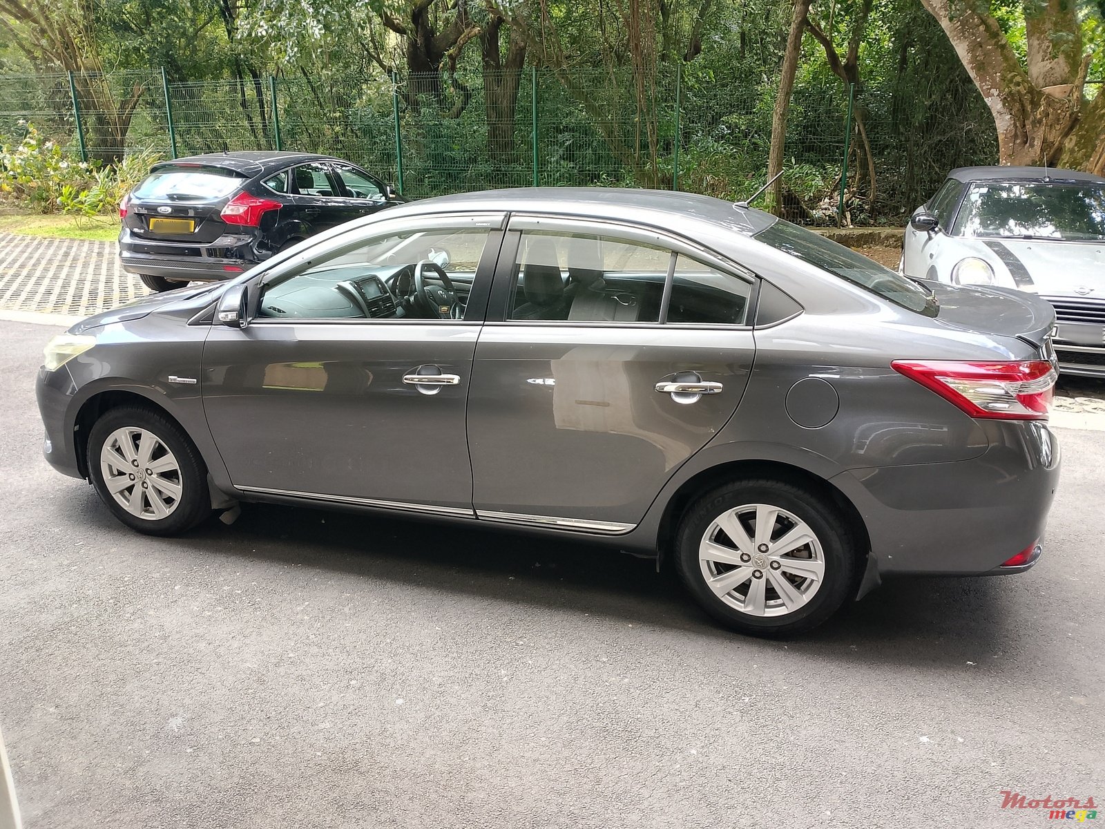 2015' Toyota Yaris photo #4