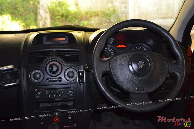 2003' Renault photo #6