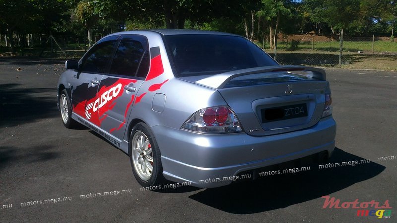 2004' Mitsubishi Lancer photo #3