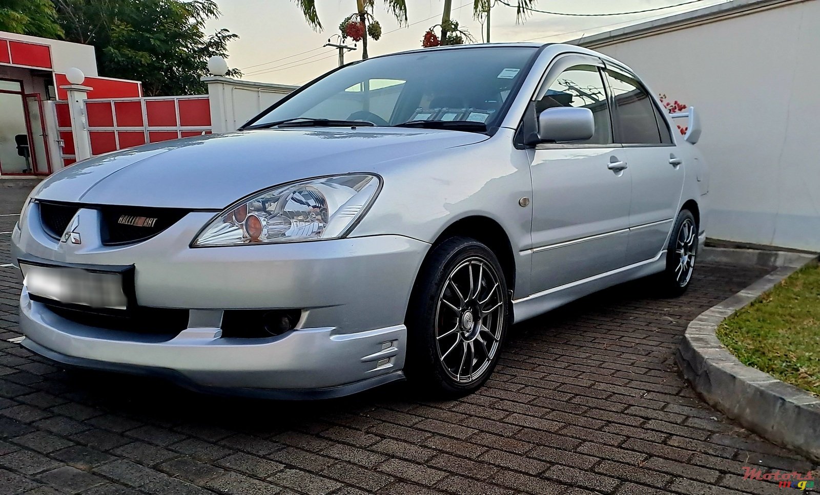 2005' Mitsubishi Lancer photo #3