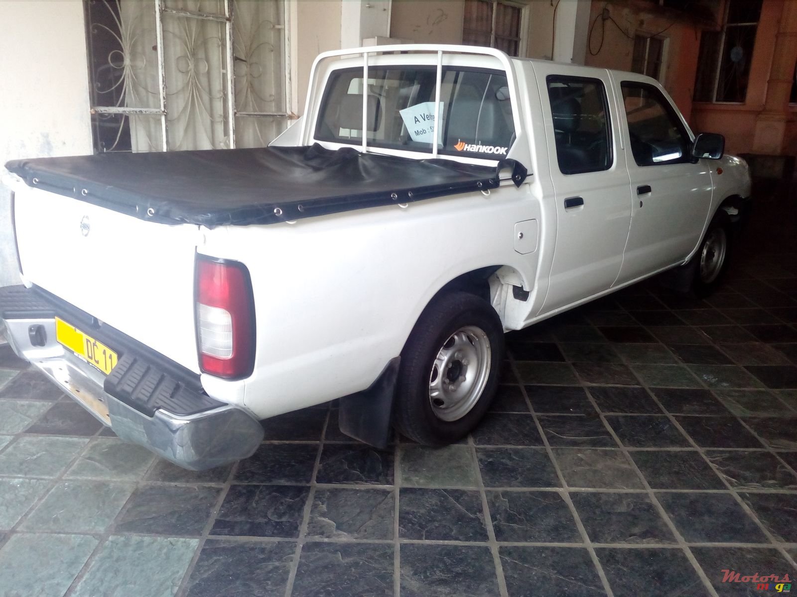 2011' Nissan Navara photo #1