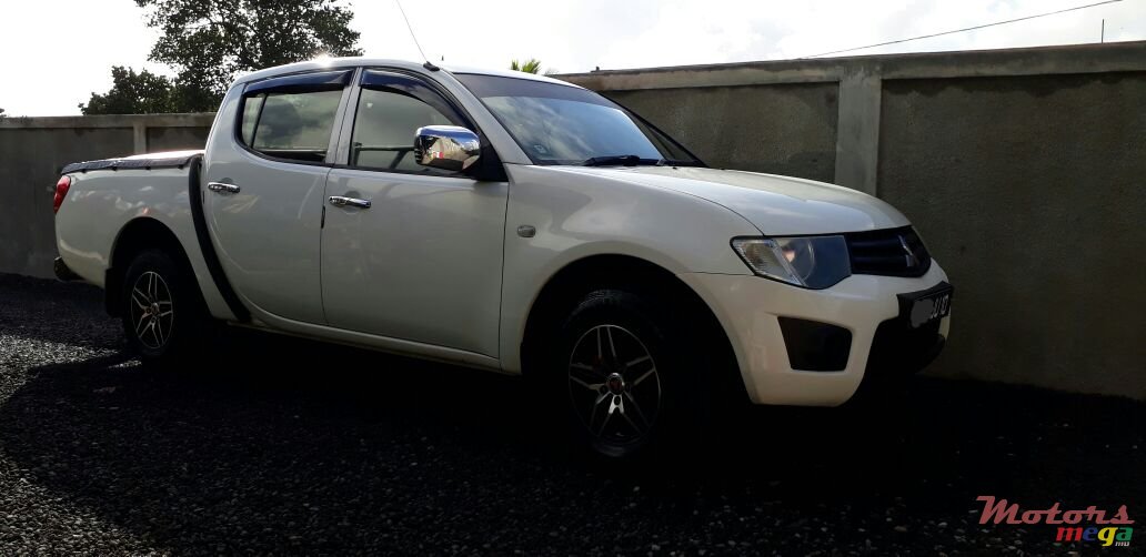 2010' Mitsubishi L 200 Sportero photo #1