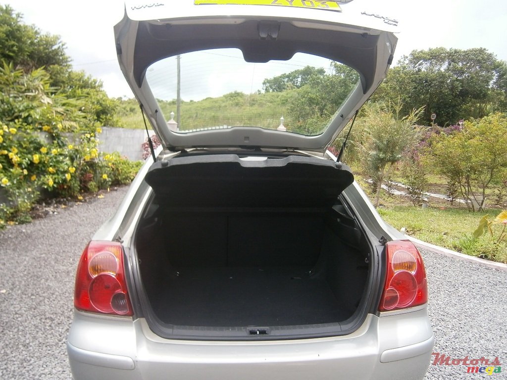 2003' Toyota Avensis T3 X photo #6