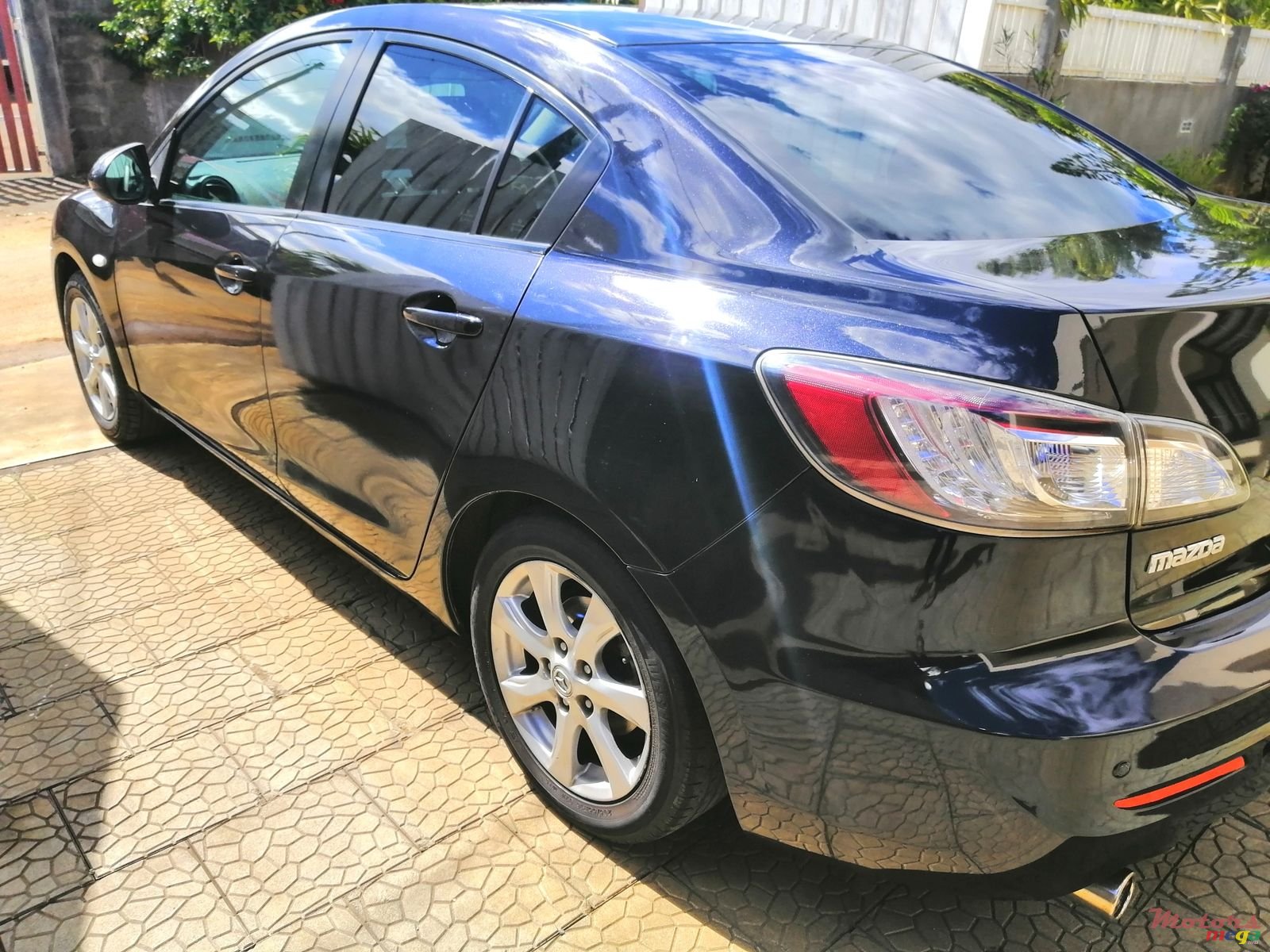 2009' Mazda Axela photo #3