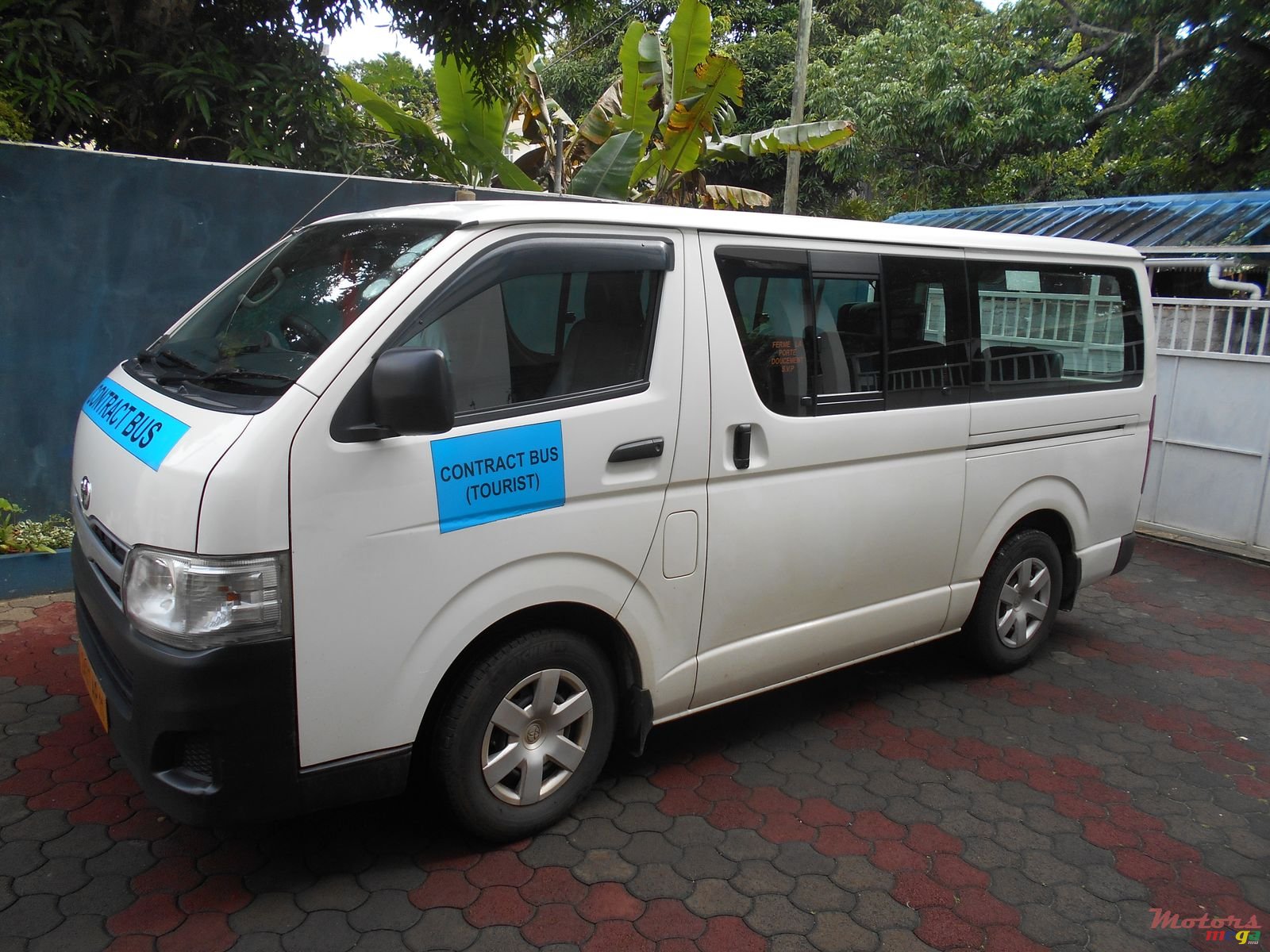 2011' Toyota HiAce photo #1