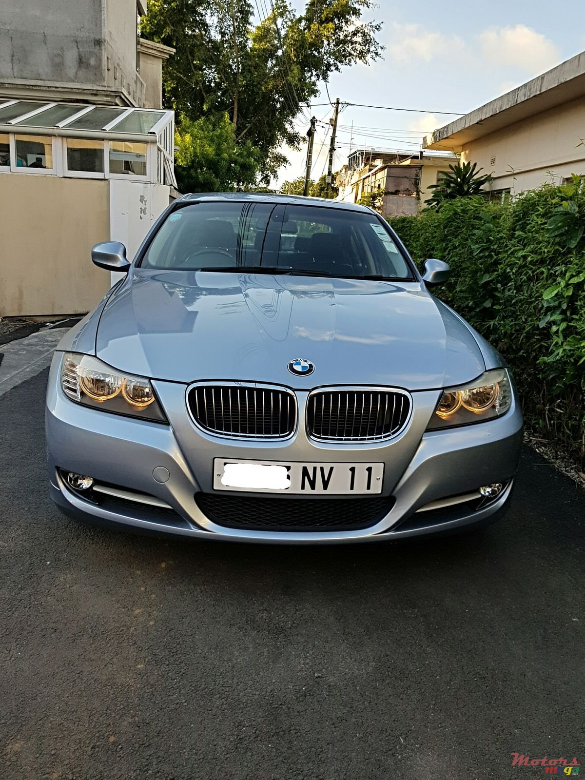 2011' BMW 320 photo #2