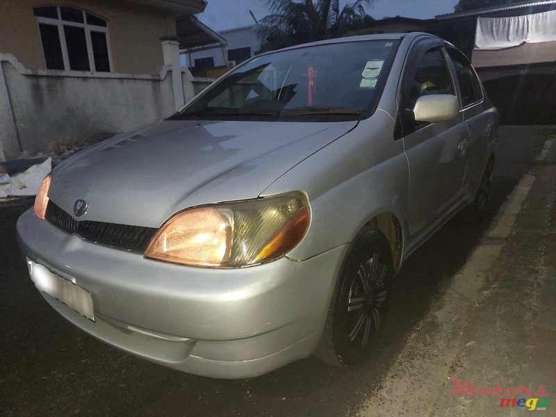 2001' Toyota Platz SCP11 photo #2