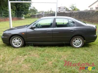 2001' Nissan Primera photo #1