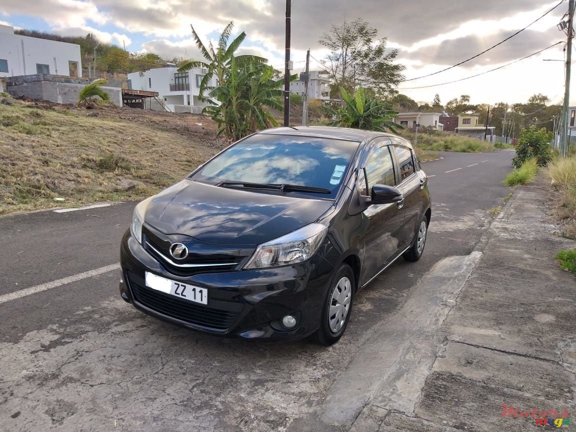 2011' Toyota Vitz Jewela photo #1