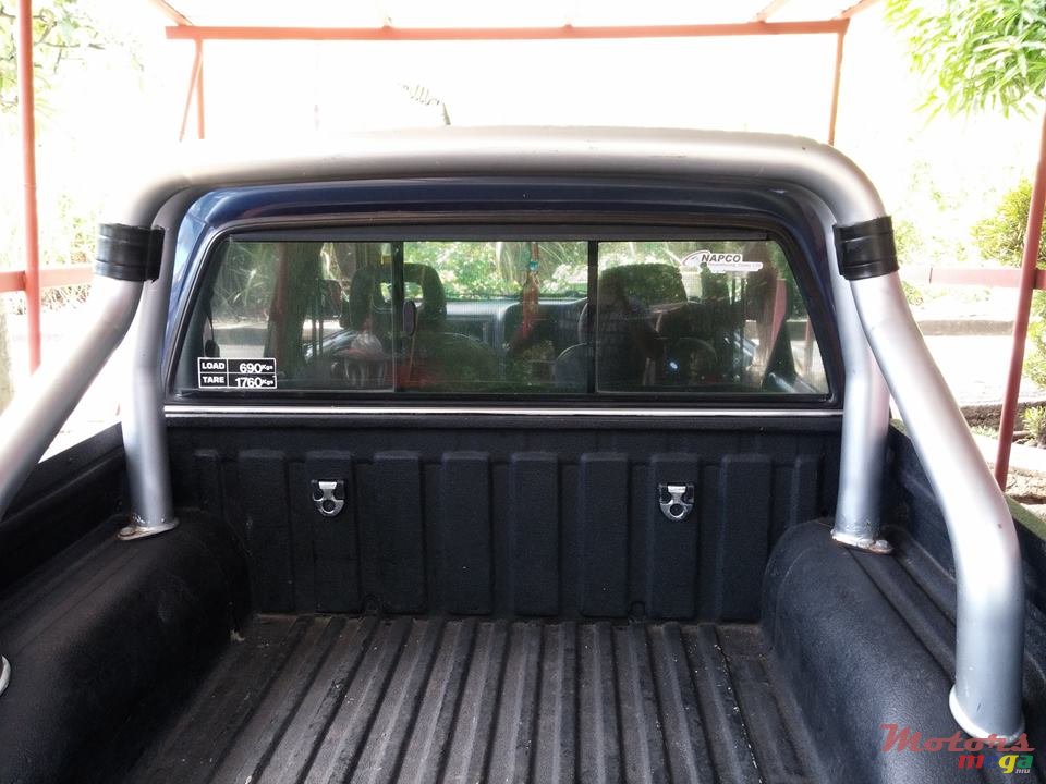 2002' Isuzu 280 photo #5