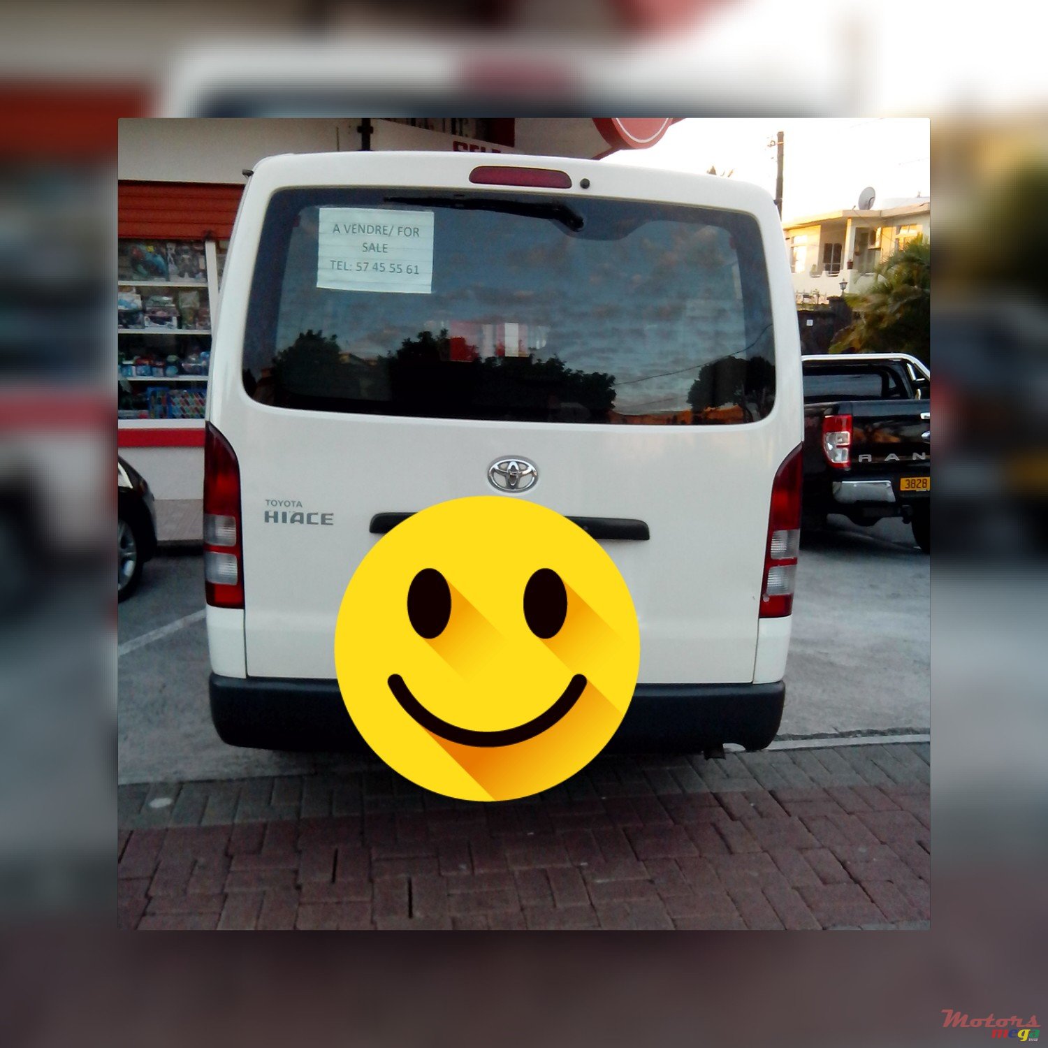 2008' Toyota HiAce photo #2