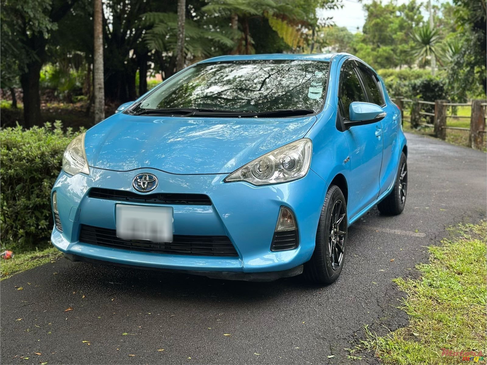 2014' Toyota Aqua photo #2
