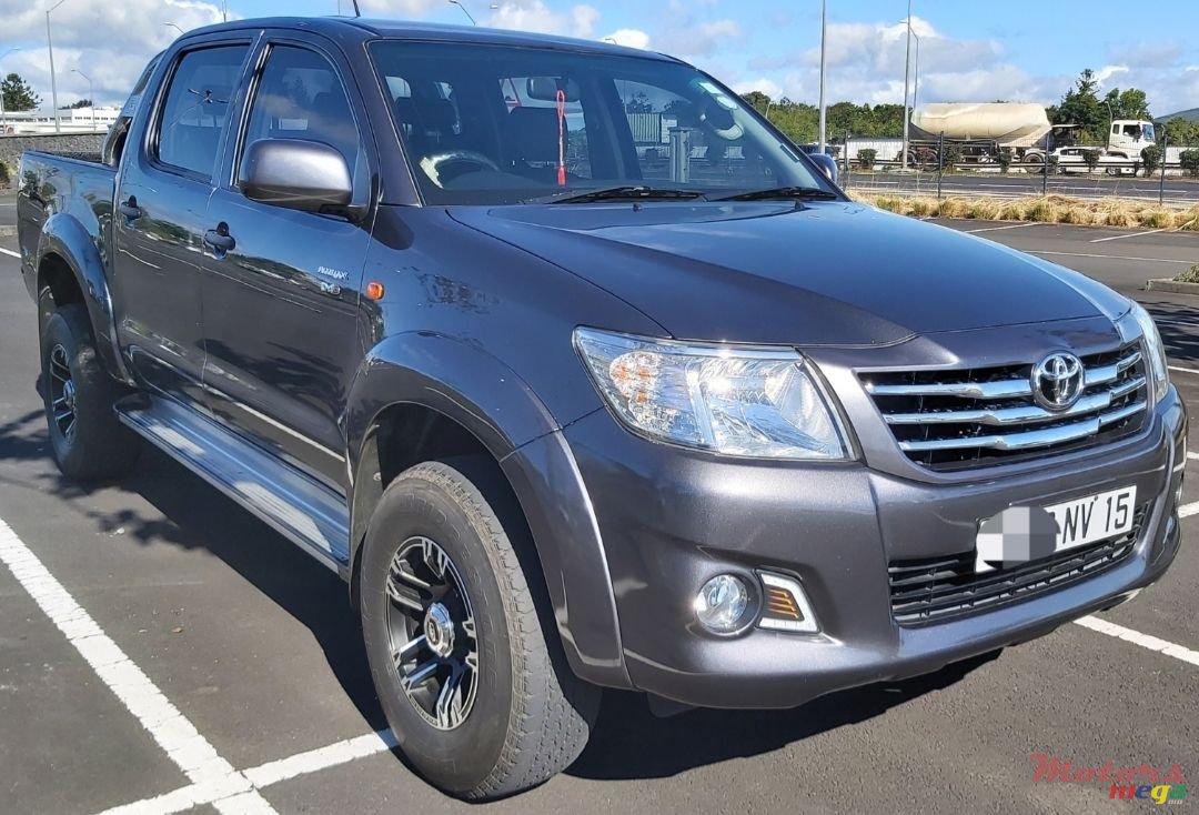 2015' Toyota Hilux As new, low mileage photo #4