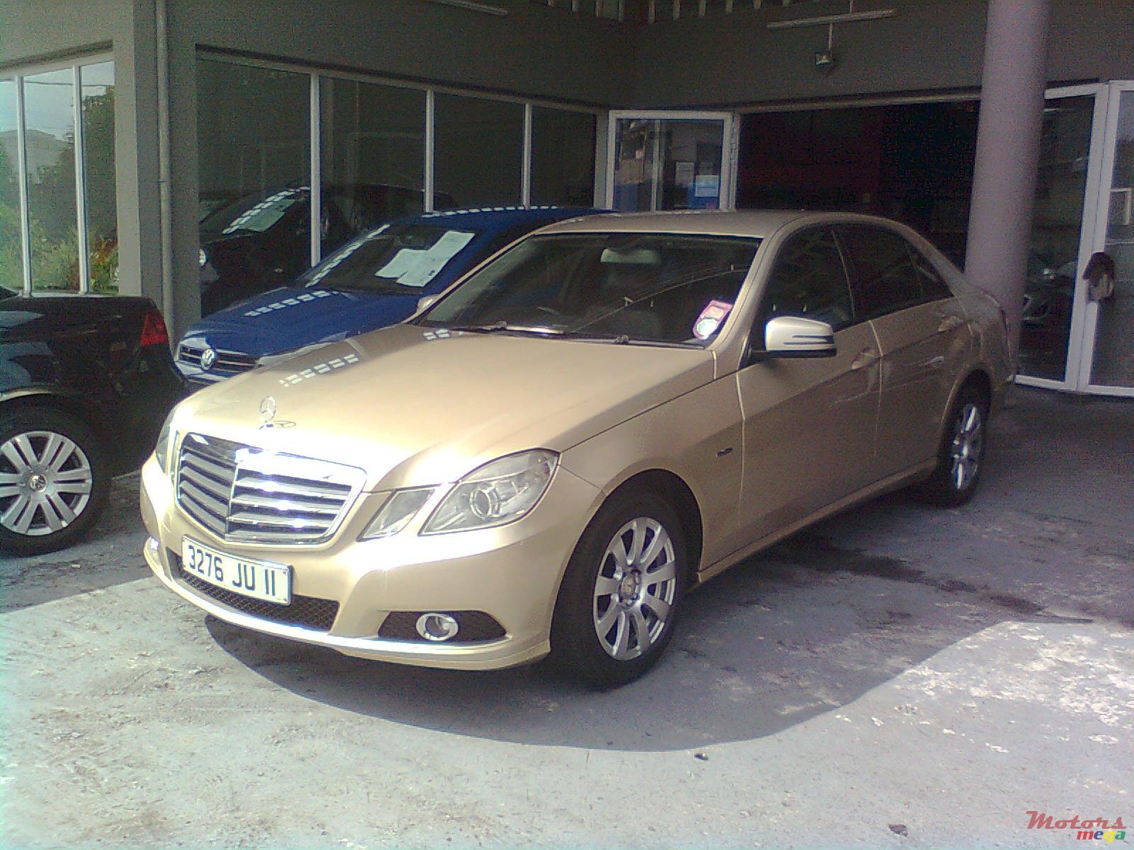 2011' Mercedes-Benz 200E photo #2