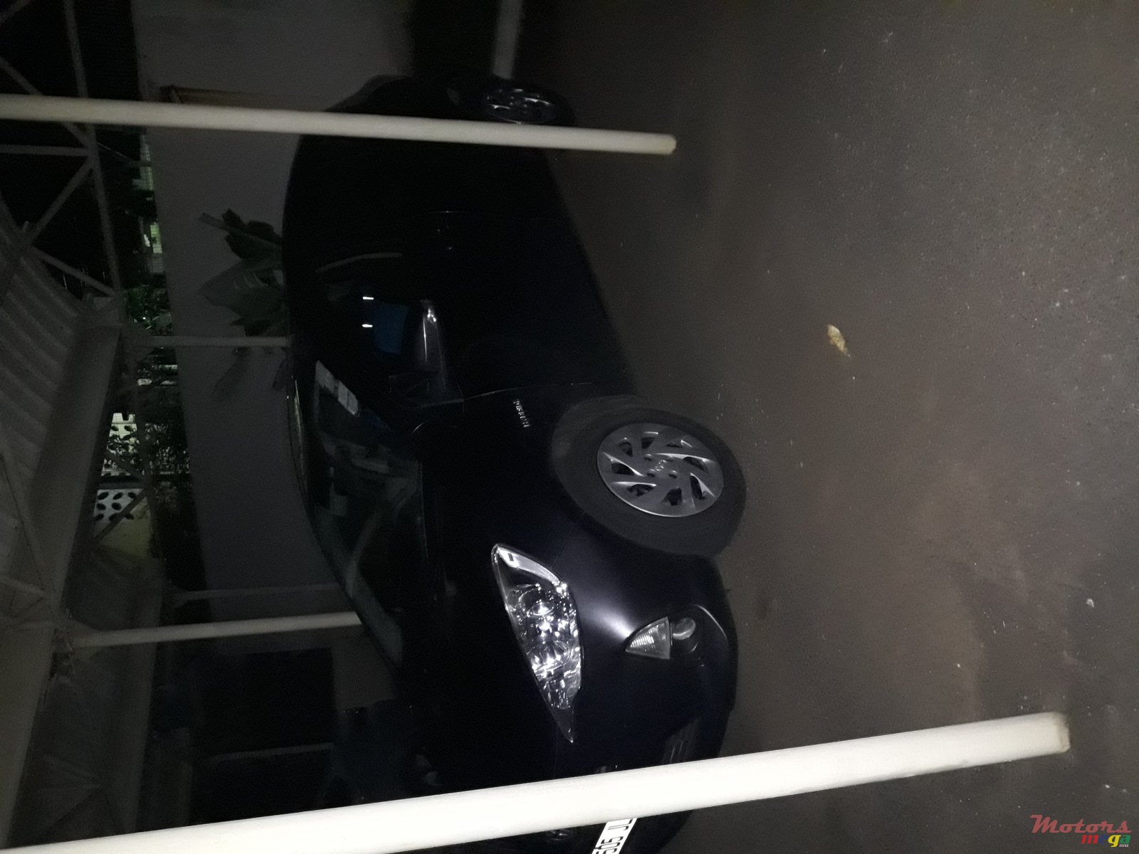 2013' Toyota Aqua photo #2