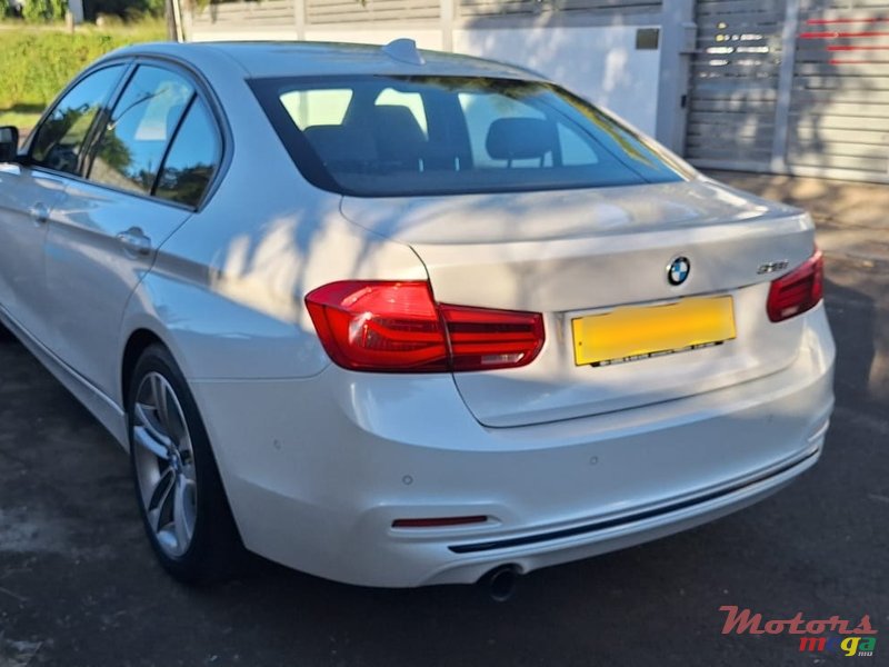 2016' BMW 3 Series Sedan photo #2