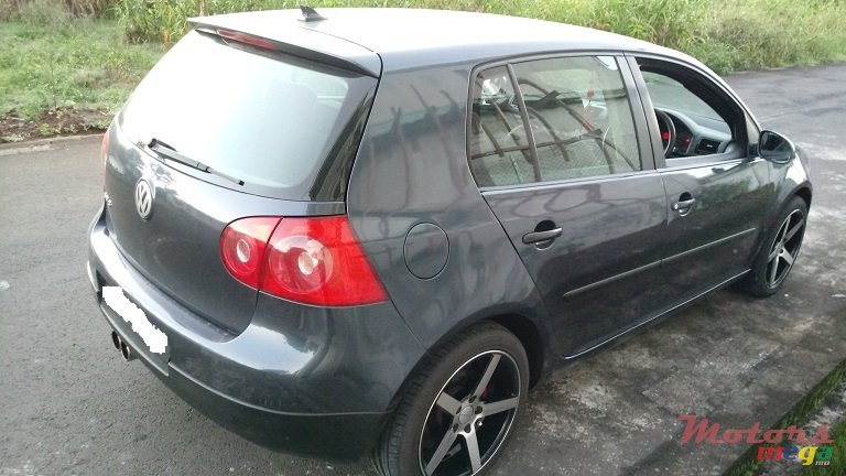 2004' Volkswagen Golf V photo #3