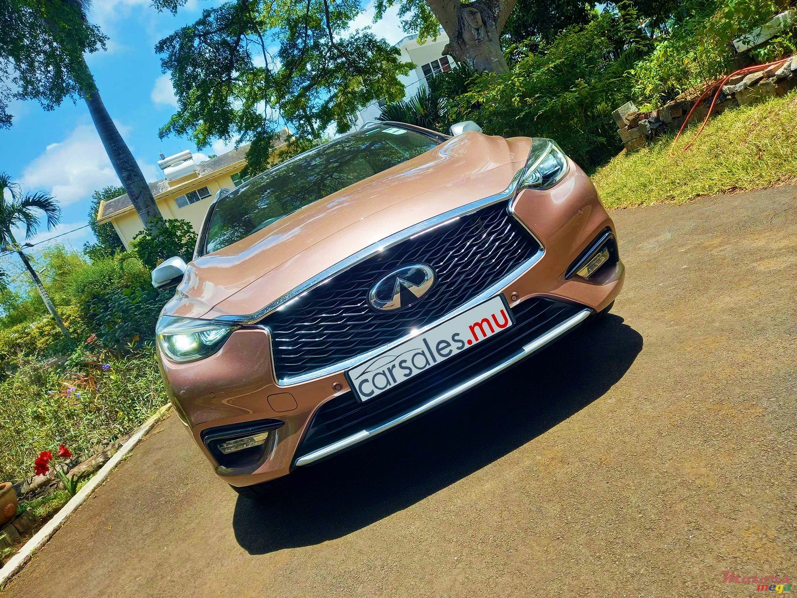 2018' Infiniti Q 30 1.6t Premium photo #1