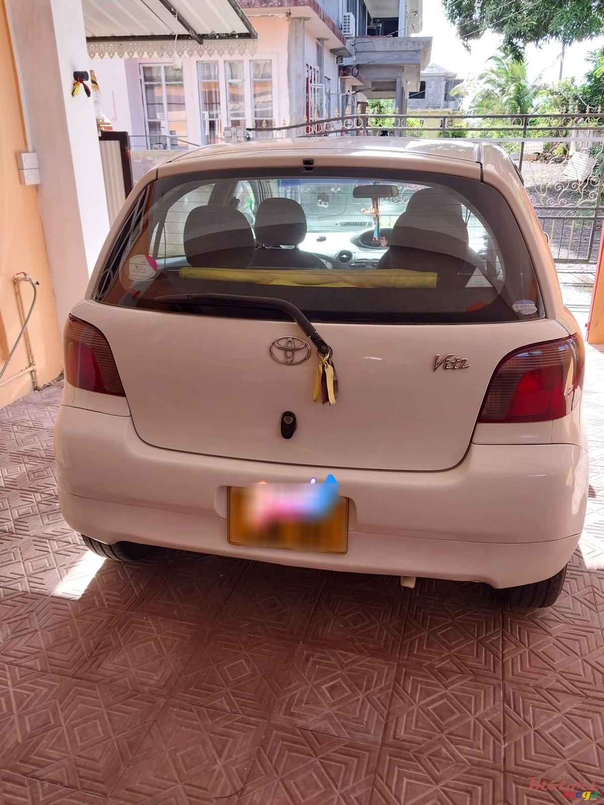 2001' Toyota Vitz photo #1