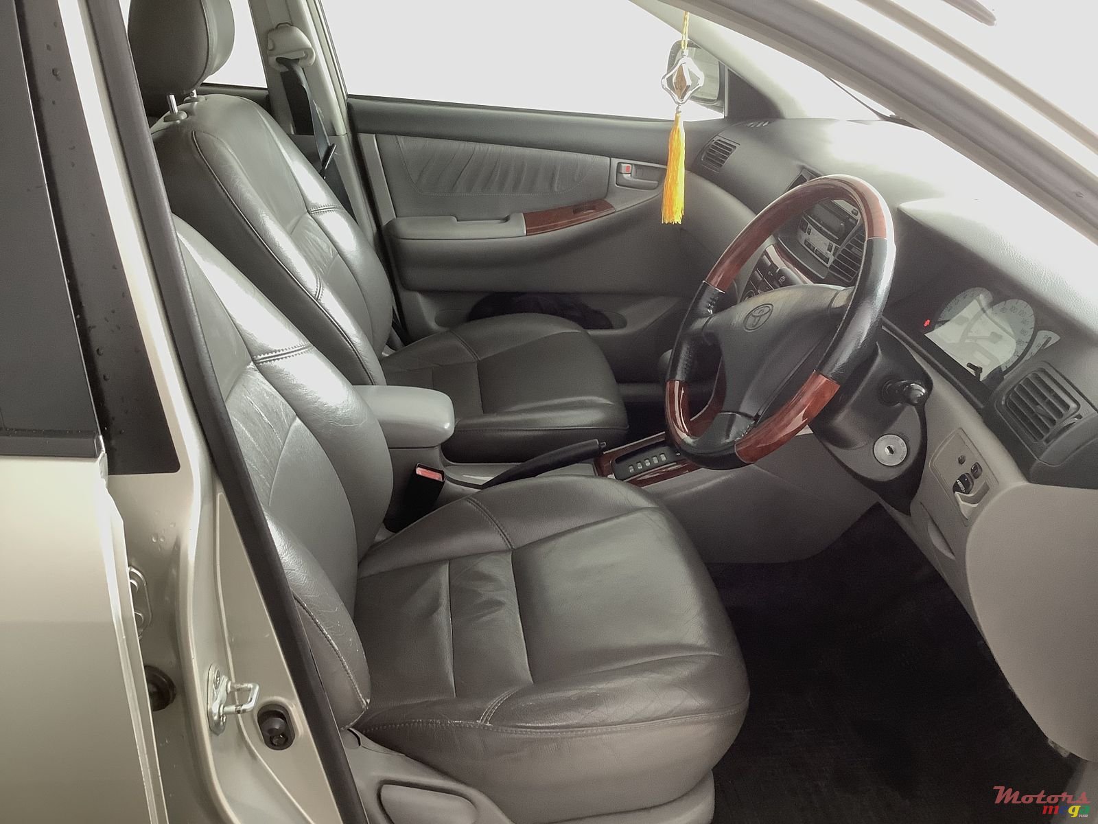 2002' Toyota Corolla photo #3