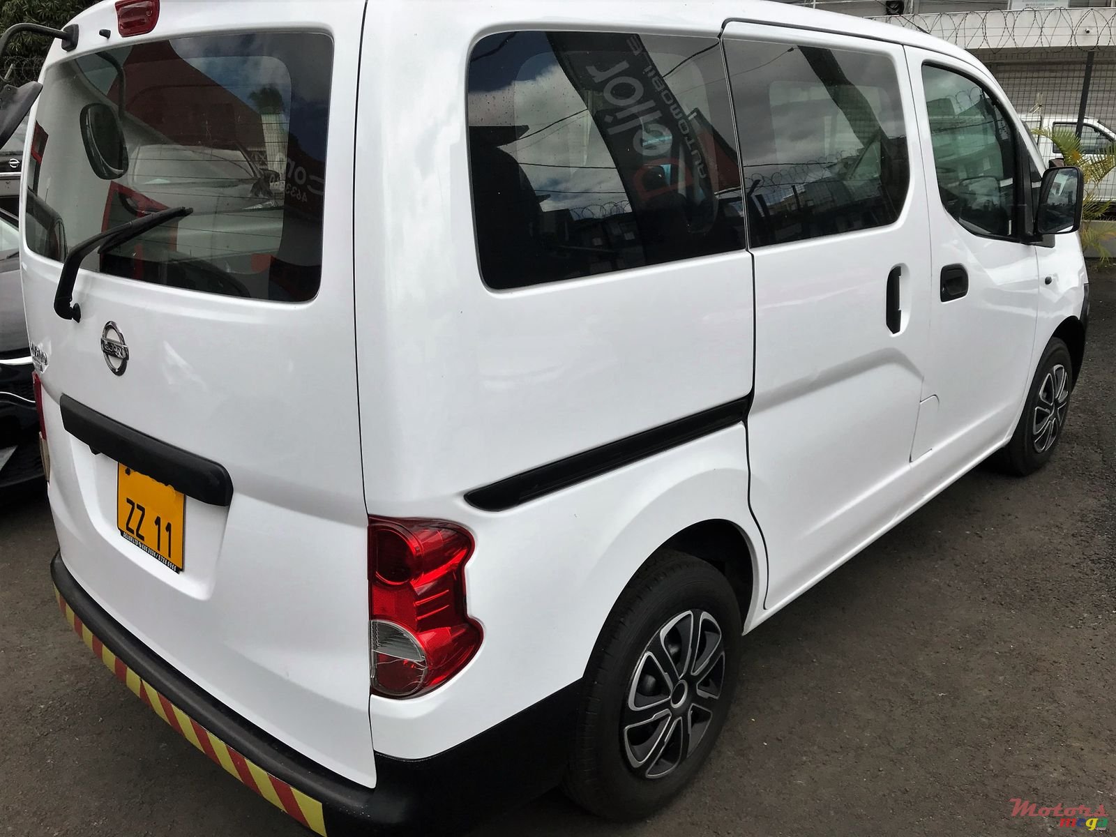 2011' Nissan NV 200 photo #7