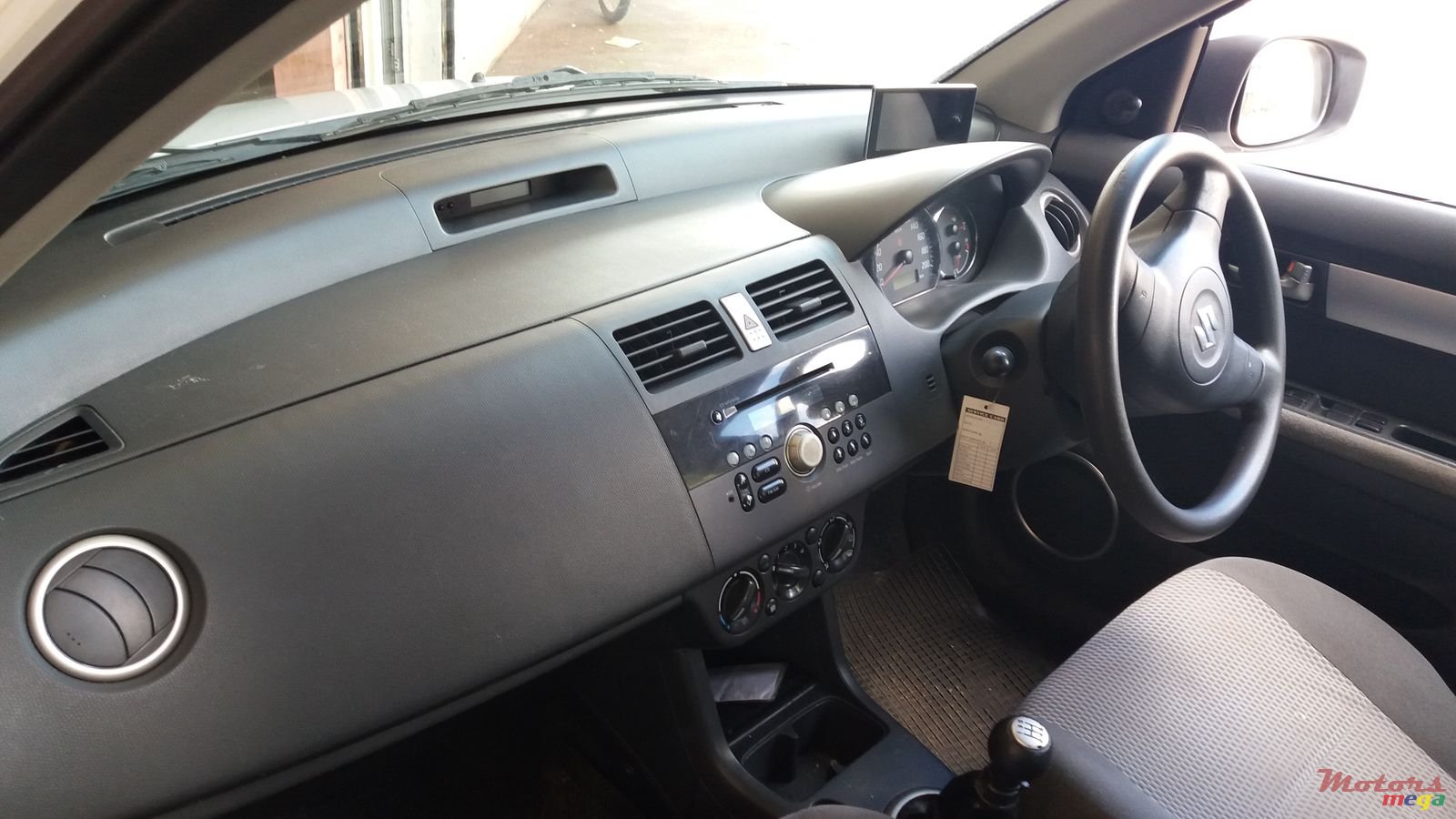 2010' Suzuki Swift photo #2