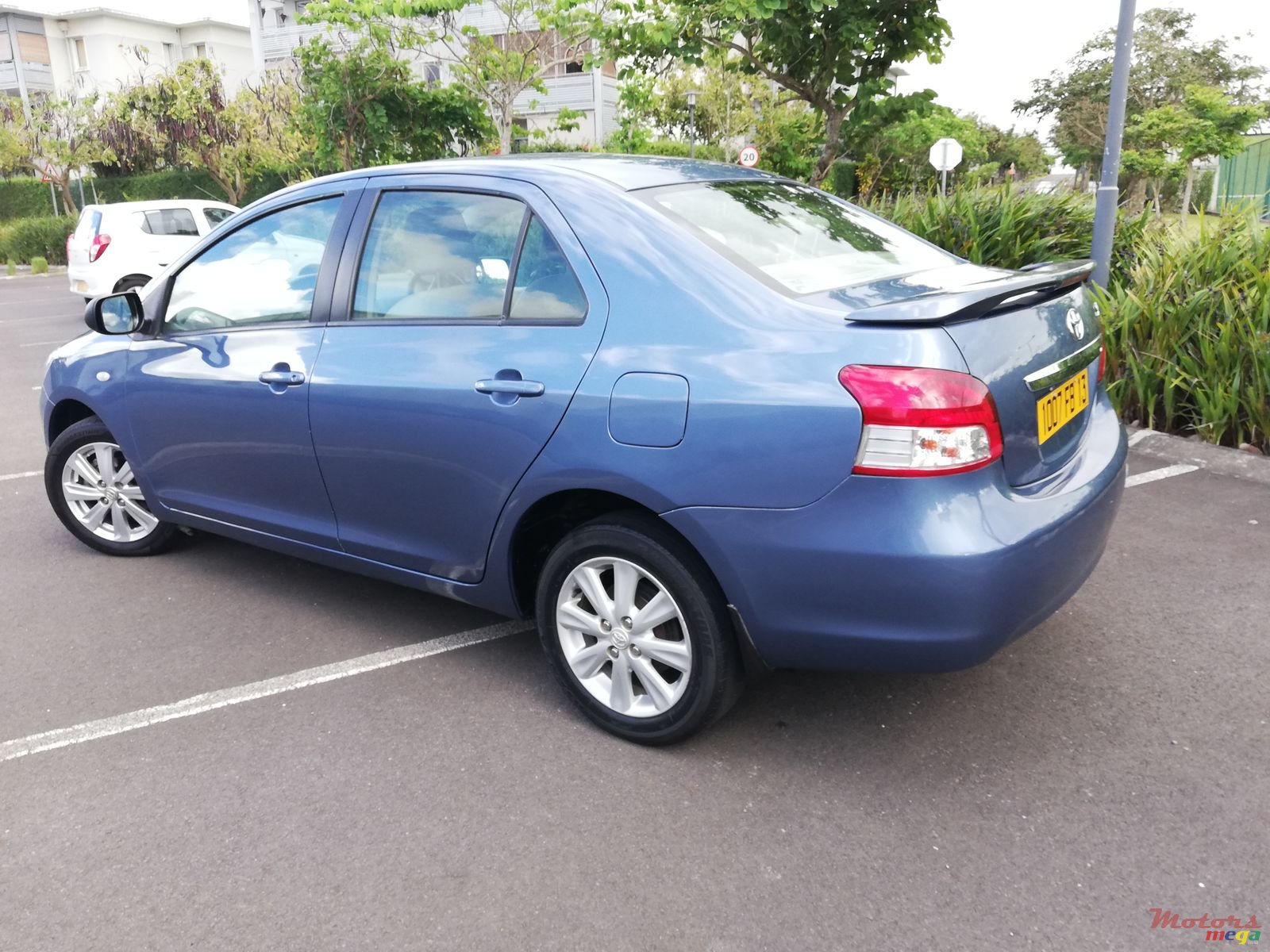 2013' Toyota Yaris photo #4