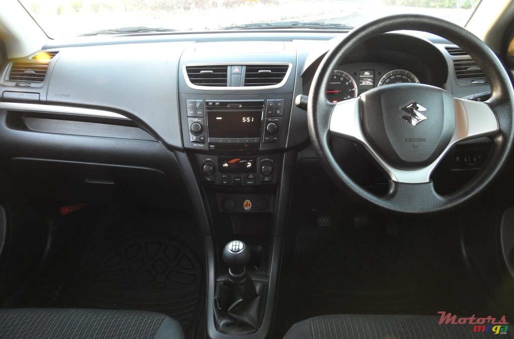 2014' Suzuki Swift photo #4