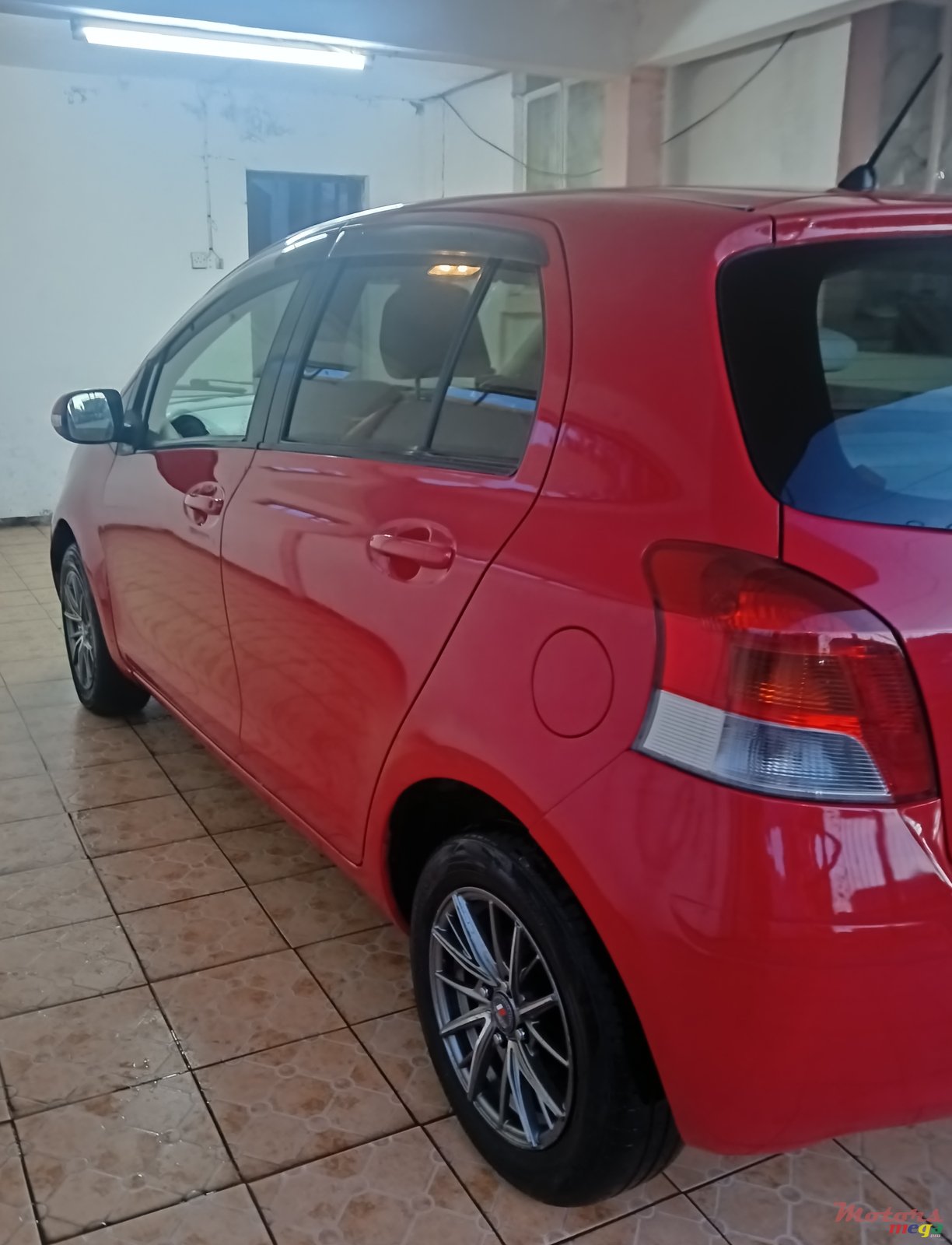 2009' Toyota Vitz photo #6