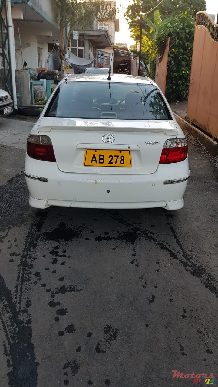 2006' Toyota Verso photo #2