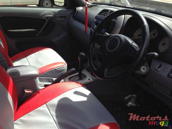 2002' Toyota RAV4 photo #4