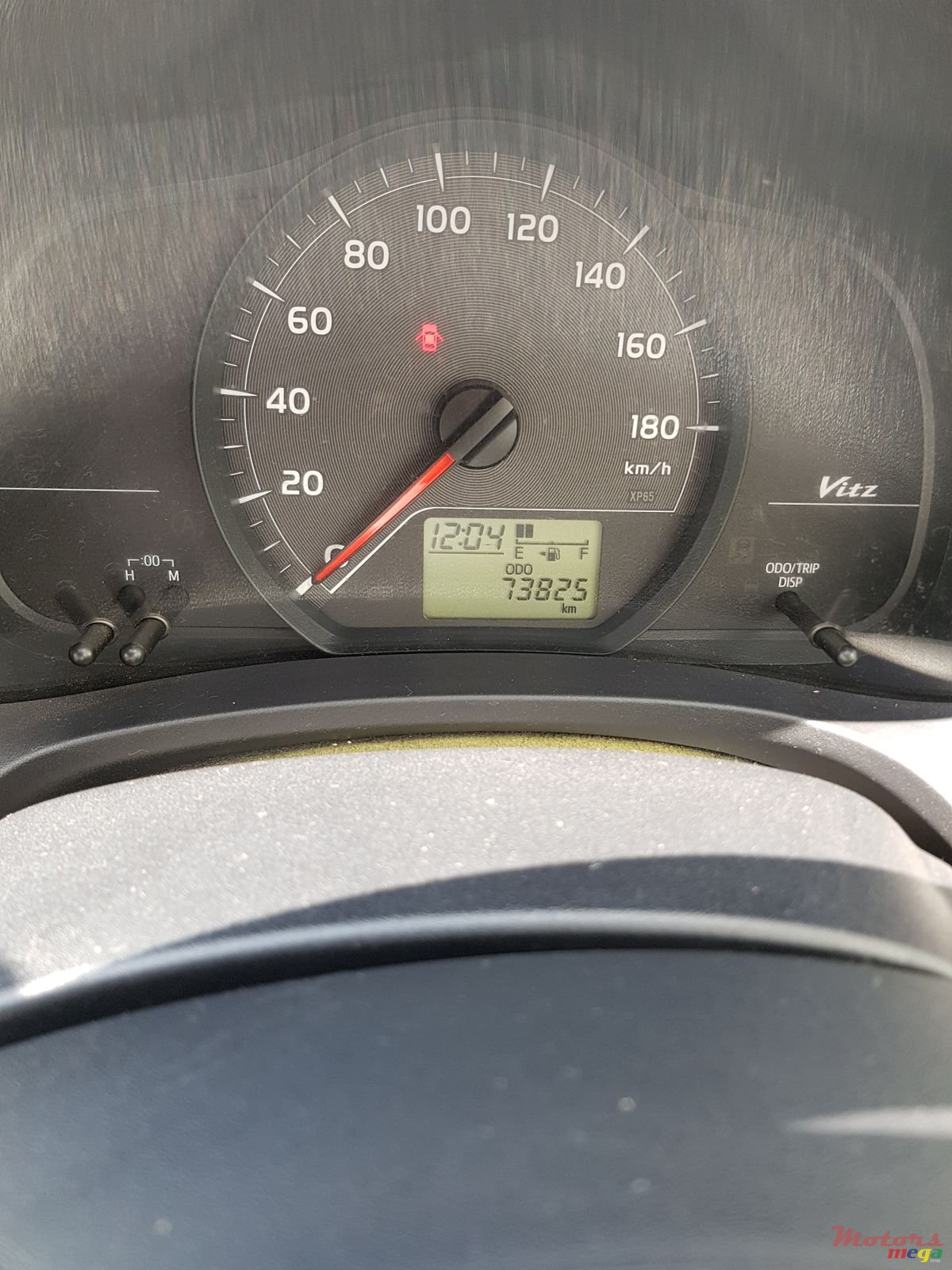 2011' Toyota Vitz photo #3