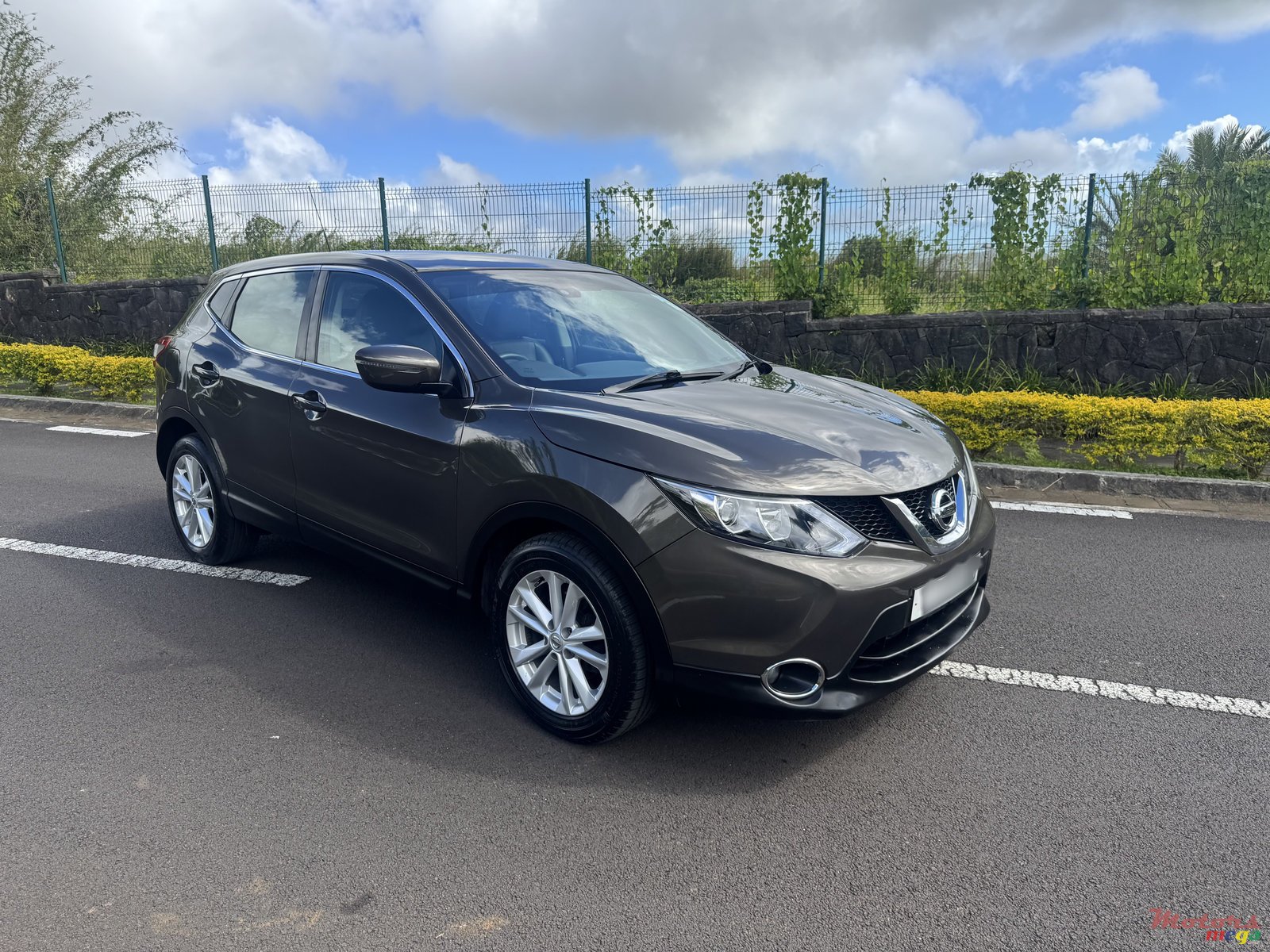 2015' Nissan Qashqai 1.2 Turbo photo #1