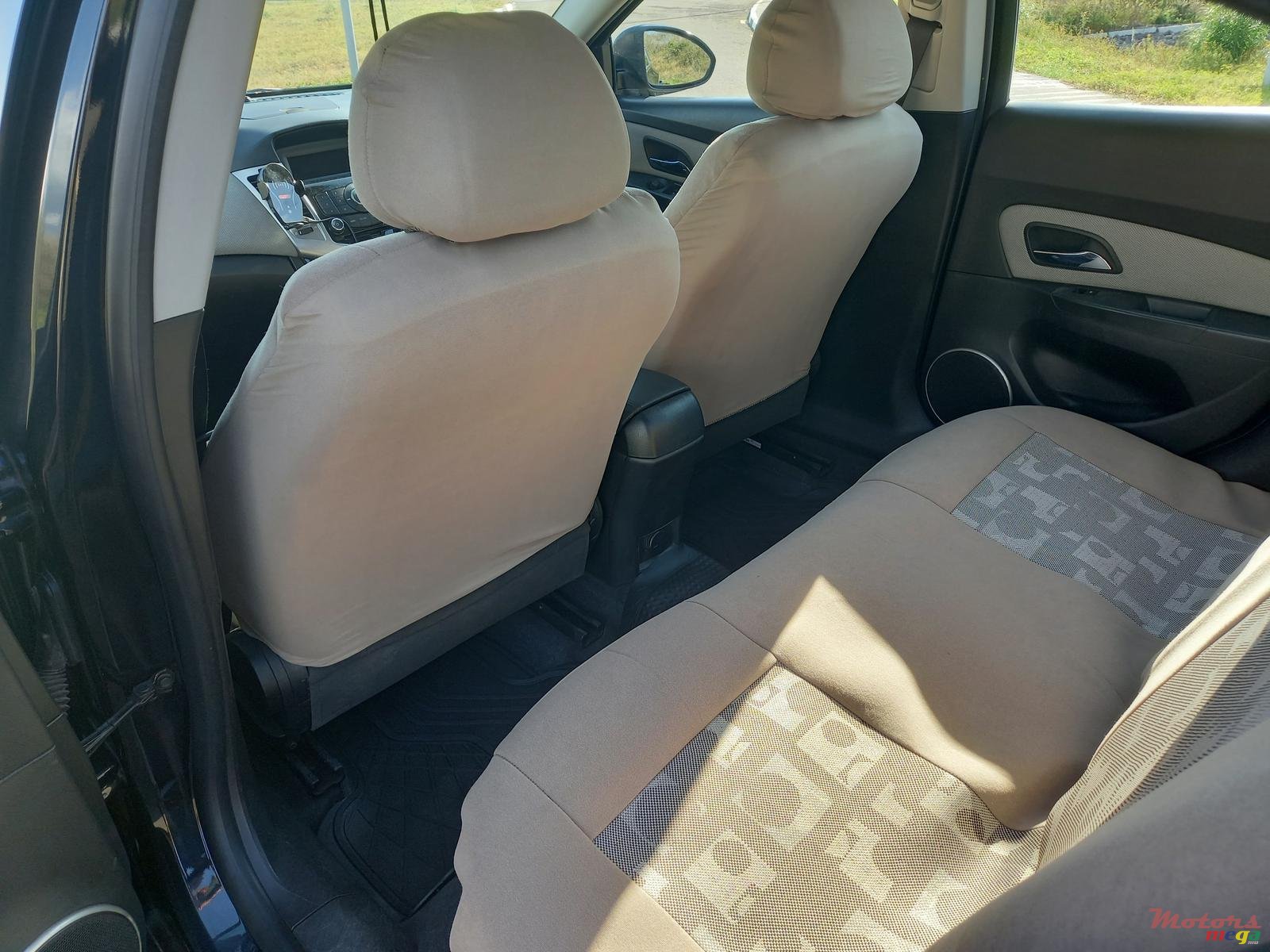 2011' Chevrolet Cruze photo #5