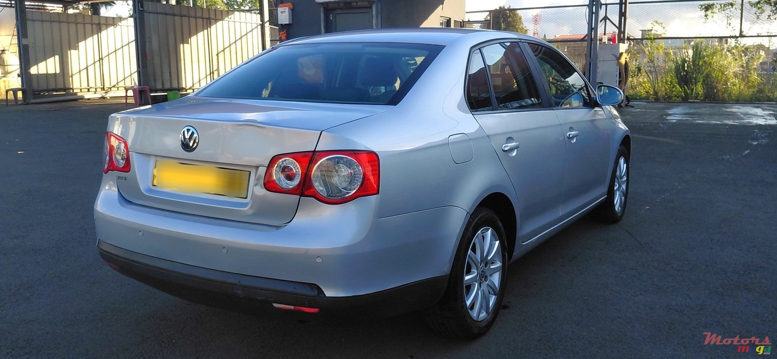 2010' Volkswagen Jetta photo #2