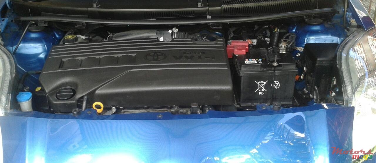 2010' Toyota Yaris photo #6