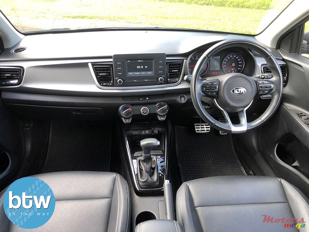 2017' Kia Rio photo #5