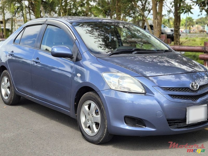 2007' Toyota Belta photo #1