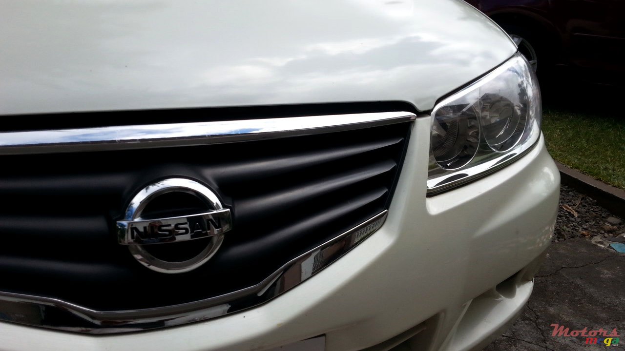 2011' Nissan photo #1